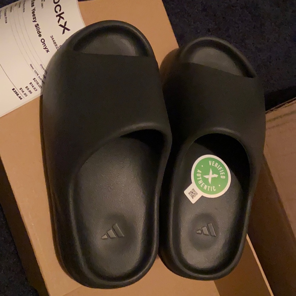 Yeezy slide onyx sz 5